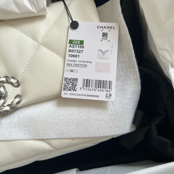 NWT Chanel 22S Lambskin White Leather Chanel 19 Flap Bag Crossbody Bag - Picture 7 of 8